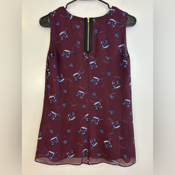 CAbi Icy Floral Burgundy Sleeveless V-neck Flowy Blouse/Tank Size XS - Picture 9 of 11